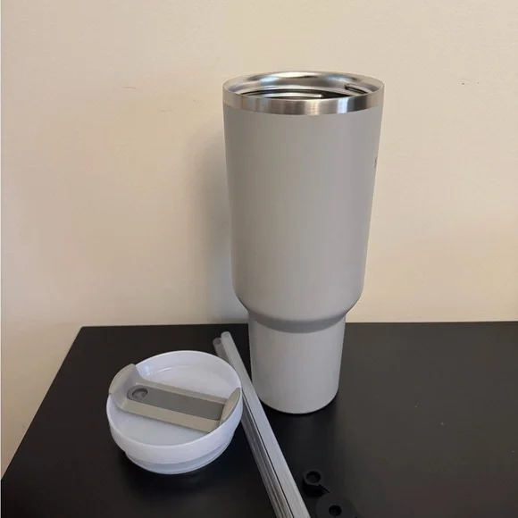 Stanley Quencher Tumbler H2.0 - 40oz - Picture 6 of 6